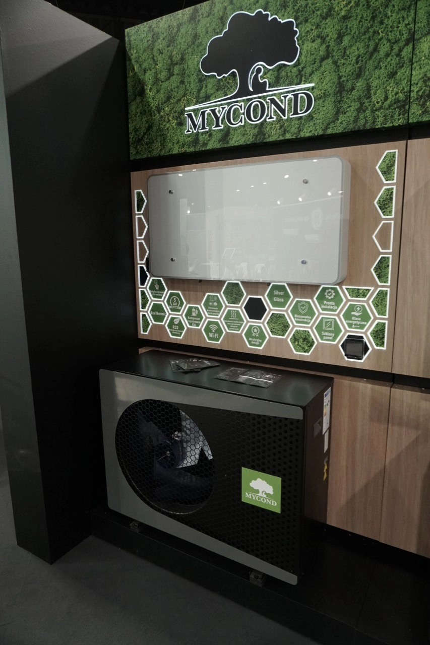 Щандът на Mycond на Warsaw HVAC Expo.