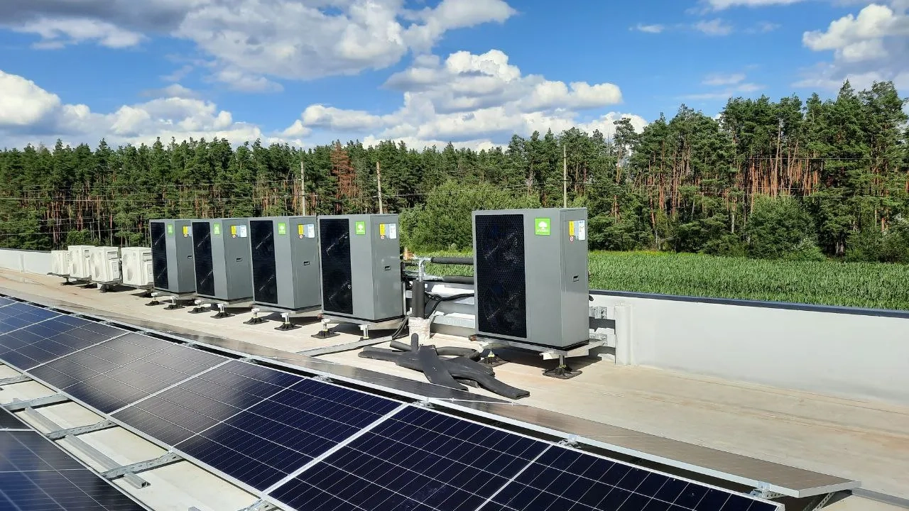 Индустриално съоръжение с термопомпа Mycond серия BeeEco