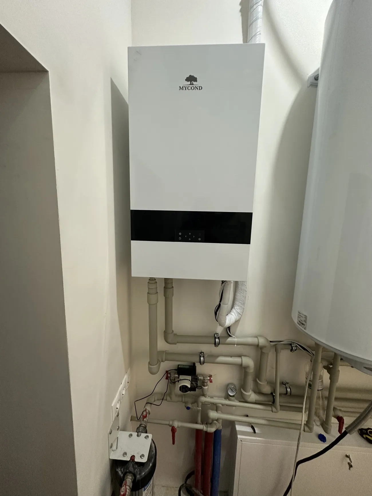 Самостоятелна вила с термопомпи Mycond Split BeeHeat MHS-U14BH