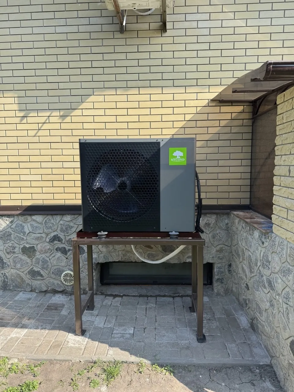 Вила, оборудвана с термопомпи Mycond Split от серията BeeHeat