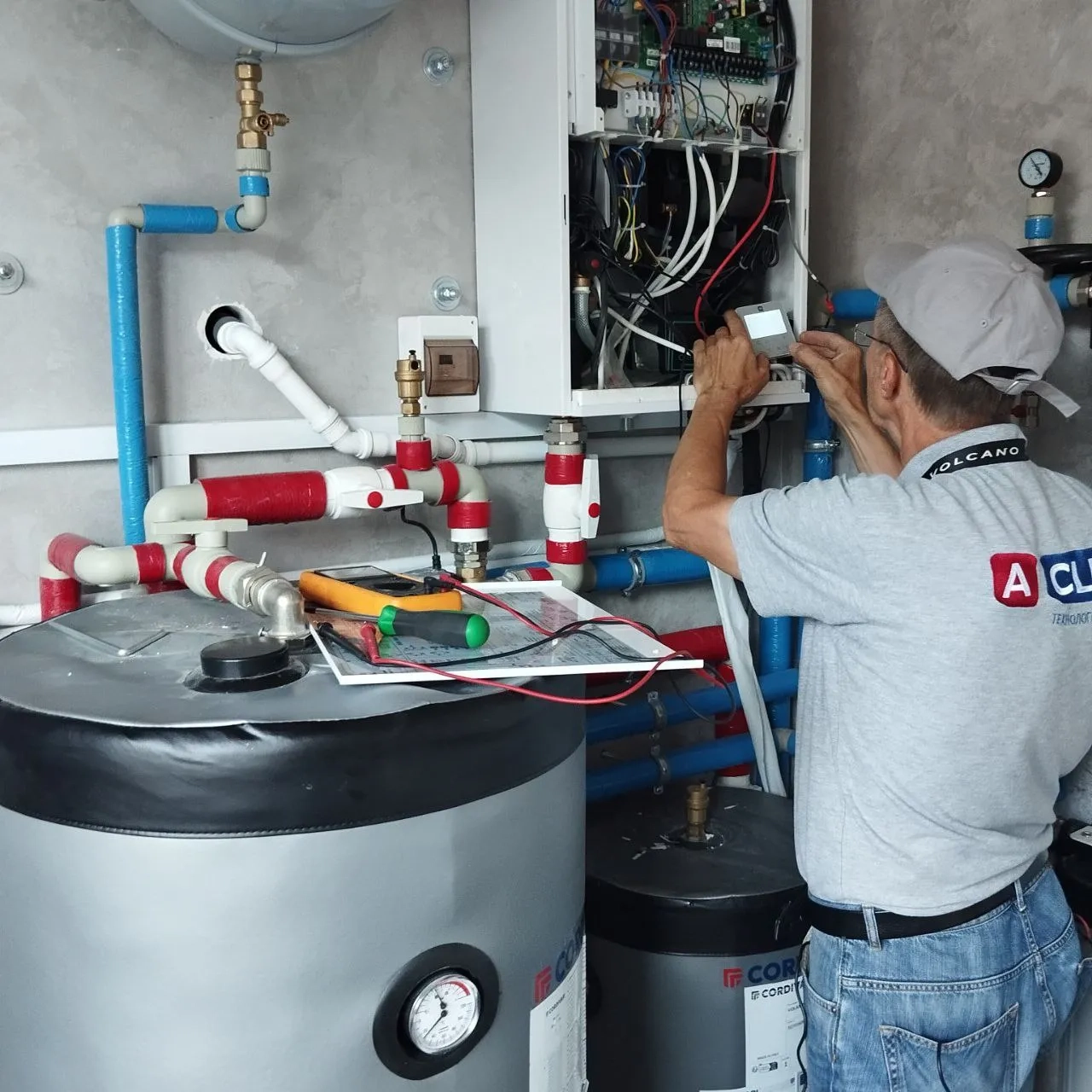 Самостоятелна къща с термопомпи Mycond Split от серията BeeHeat