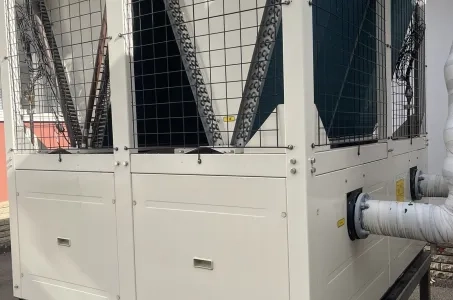 Индустриално съоръжение с модулна термопомпа Mycond STANDARD MCU